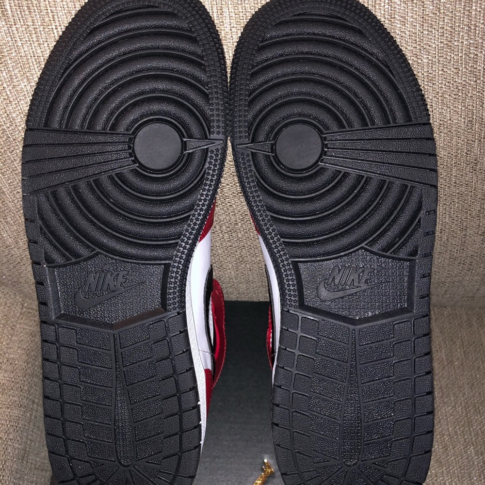 Air Jordan 1 Mid Chicago Black Toe - Picture 5 of 8